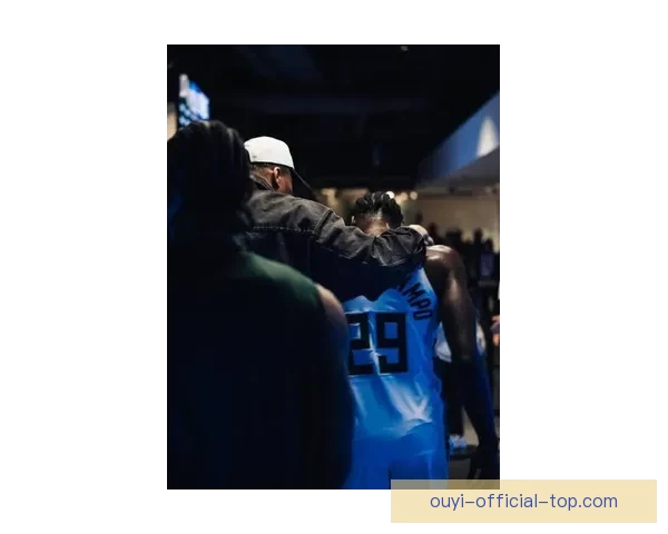 字母哥首秀见证弟弟得分笑称已圆满职业生涯